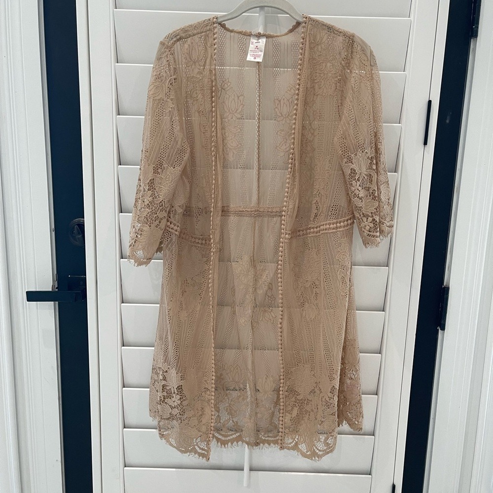 No Boundaries Tan Lace Robe Intimates sherr lace size M